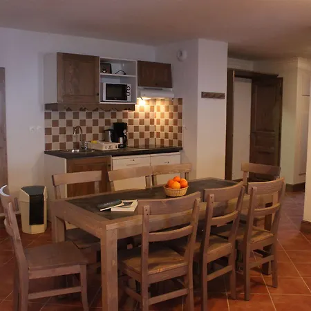 Goelia Le Grand Ermitage 4* شاتيل